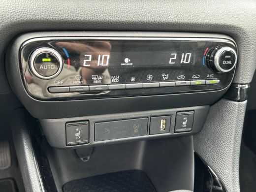 Toyota Yaris 1.5 Hybrid Executive Premium Pack ActivLease financial lease