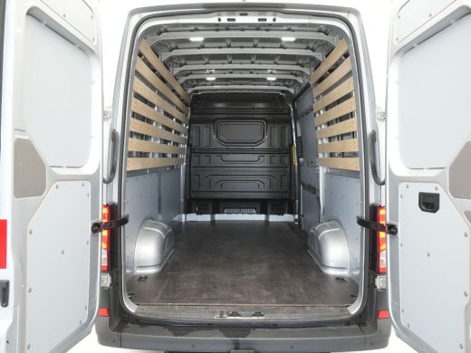 Volkswagen Crafter 30 2.0 TDI L3H3 Highline Navi via App Camera Cruise Voorruitverwarming ActivLease financial lease