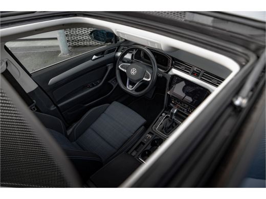 Volkswagen Passat Variant 1.4 TSI PHEV GTE | Camera | Adaptief | Panorama dak | ActivLease financial lease