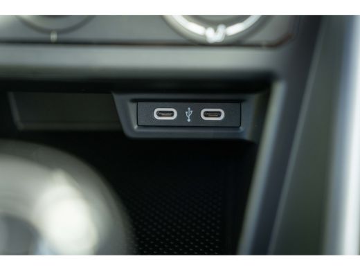 Volkswagen Polo Volkswagen Edition | 'App-Connect' smartphone integratie | Achterlichten LED | Afstandscontrolesy... ActivLease financial lease