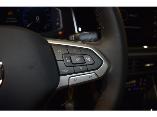 Volkswagen Polo Volkswagen R-Line Edition | 'App-Connect' draadloze smartphone integratie | Achterlichten LED | A... ActivLease financial lease