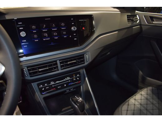 Volkswagen Polo Volkswagen R-Line Edition | 'App-Connect' draadloze smartphone integratie | Achterlichten LED | A... ActivLease financial lease