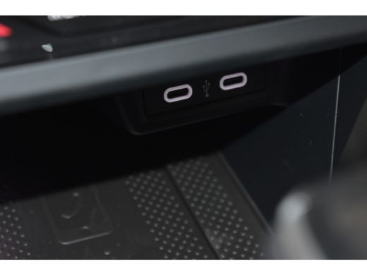 Volkswagen Polo Volkswagen R-Line Edition | 'App-Connect' draadloze smartphone integratie | Achterlichten LED | A... ActivLease financial lease