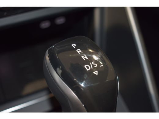 Volkswagen Polo Volkswagen R-Line Edition | 'App-Connect' draadloze smartphone integratie | Achterlichten LED | A... ActivLease financial lease