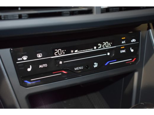 Volkswagen Polo Volkswagen R-Line Edition | 'App-Connect' draadloze smartphone integratie | Achterlichten LED | A... ActivLease financial lease