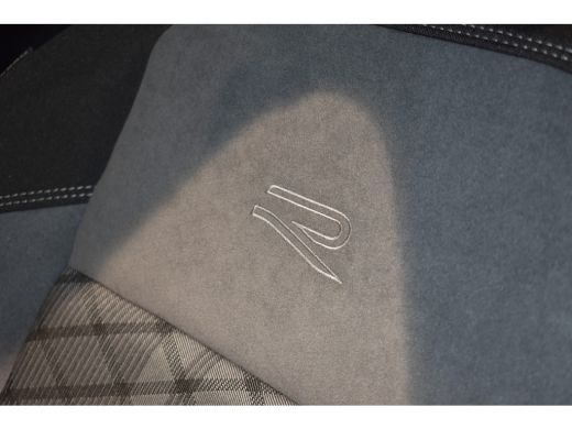 Volkswagen Polo Volkswagen R-Line Edition | 'App-Connect' draadloze smartphone integratie | Achterlichten LED | A... ActivLease financial lease