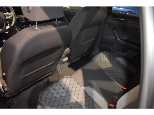 Volkswagen Polo Volkswagen R-Line Edition | 'App-Connect' draadloze smartphone integratie | Achterlichten LED | A... ActivLease financial lease