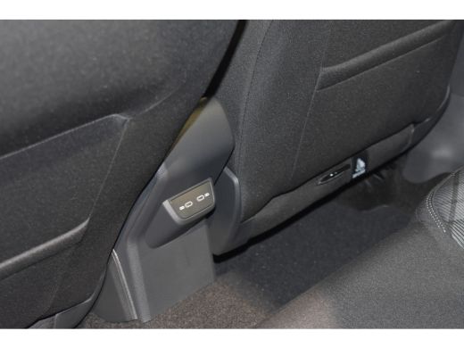 Volkswagen Polo Volkswagen R-Line Edition | 'App-Connect' draadloze smartphone integratie | Achterlichten LED | A... ActivLease financial lease