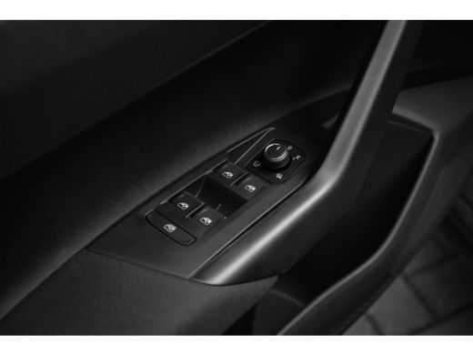 Volkswagen Polo R-Line Edition | 'App-Connect' draadloze smartphone integratie | Achterlichten LED | Afstandscont... ActivLease financial lease