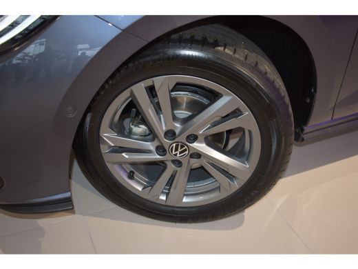 Volkswagen Polo Volkswagen R-Line Edition | 'App-Connect' draadloze smartphone integratie | Achterlichten LED | A... ActivLease financial lease