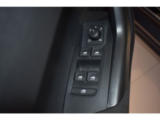 Volkswagen Polo Volkswagen R-Line Edition | 'App-Connect' draadloze smartphone integratie | Achterlichten LED | A... ActivLease financial lease