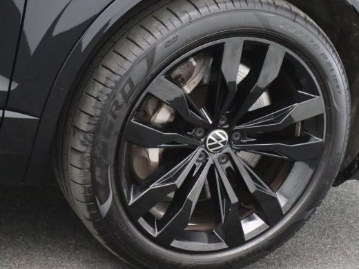 Volkswagen Touareg 3.0 TSi eHybrid 4MOTION R 463PK DSG trekhaak, nachtzicht, 360gr. camera, massagezetels, luchtveri... ActivLease financial lease