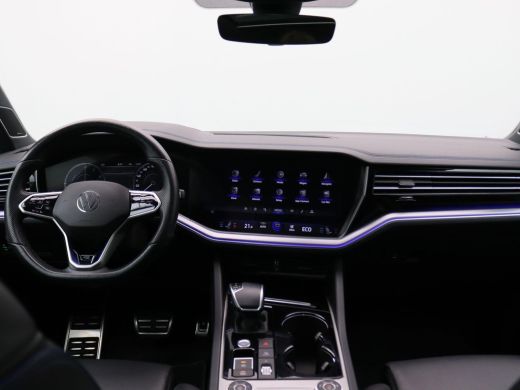 Volkswagen Touareg 3.0 TSi eHybrid 4MOTION R 463PK DSG trekhaak, nachtzicht, 360gr. camera, massagezetels, luchtveri... ActivLease financial lease