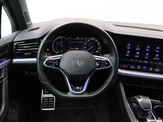 Volkswagen Touareg 3.0 TSi eHybrid 4MOTION R 463PK DSG trekhaak, nachtzicht, 360gr. camera, massagezetels, luchtveri... ActivLease financial lease