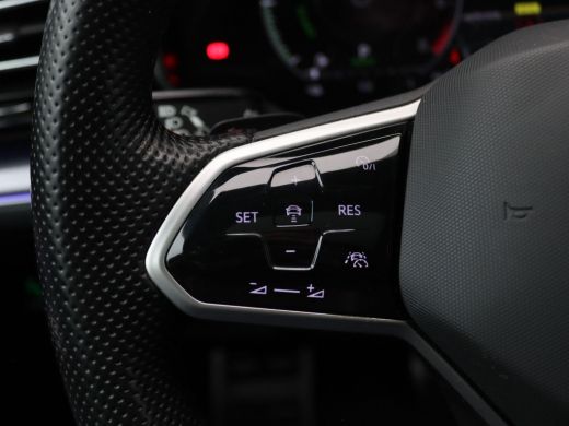 Volkswagen Touareg 3.0 TSi eHybrid 4MOTION R 463PK DSG trekhaak, nachtzicht, 360gr. camera, massagezetels, luchtveri... ActivLease financial lease