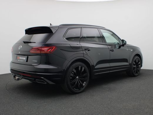 Volkswagen Touareg 3.0 TSi eHybrid 4MOTION R 463PK DSG trekhaak, nachtzicht, 360gr. camera, massagezetels, luchtveri... ActivLease financial lease