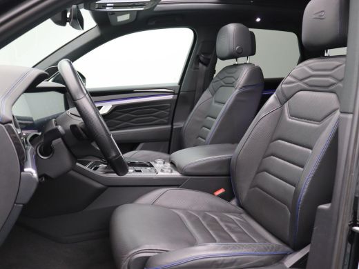 Volkswagen Touareg 3.0 TSi eHybrid 4MOTION R 463PK DSG trekhaak, nachtzicht, 360gr. camera, massagezetels, luchtveri... ActivLease financial lease