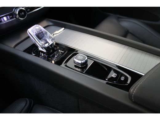 Volvo  XC60 Volvo T6 AWD Plus Black Edition 350pk | 360° | Luchtvering | Stoel venti | Getint Glas | HK Audio... ActivLease financial lease