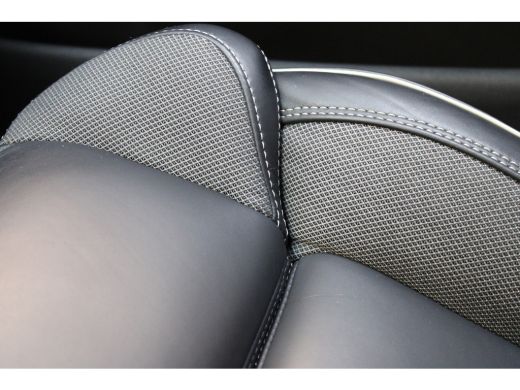 Volvo  XC60 T8 455pk AWD Ultra Black Edition | 360° | Stoel&Stuur Verw. | Trekhaak | Getint Glas | HK Audio |... ActivLease financial lease