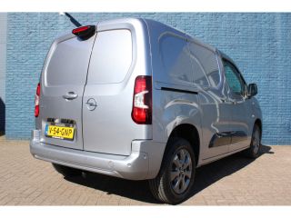 Opel Combo 1.5 BlueHDi 130 S&S L1 | Automaat | 3-Zits | Navigatie | Camera | Lichtmetaal | 2.500km |