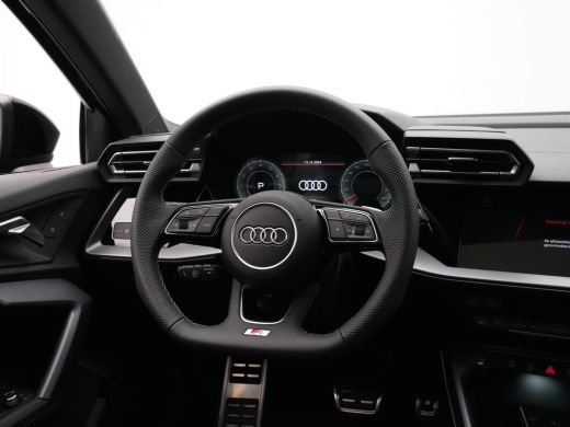 Audi A3 Limousine 35 TFSI S edition Panodak SONOS Ambient lichtpakket verw. voorstoelen Camera ActivLease financial lease