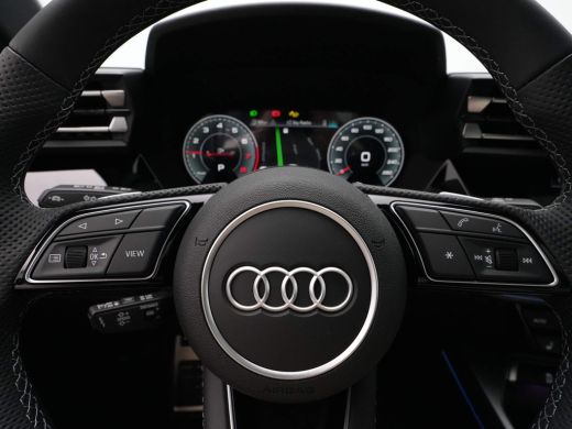 Audi A3 Limousine 35 TFSI S edition Panodak SONOS Ambient lichtpakket verw. voorstoelen Camera ActivLease financial lease