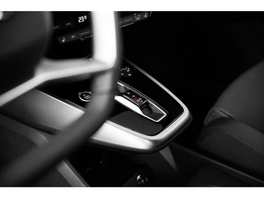 Audi Q4 e-tron 45 quattro Advanced edition 82 kWh | Assistentiepakket Plus | Comfortpakket | Zwart optiek | 20" ActivLease financial lease