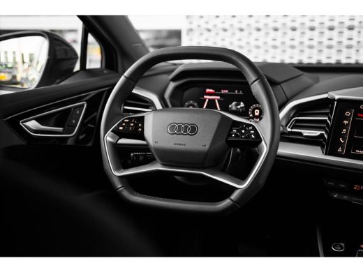 Audi Q4 e-tron 45 quattro Advanced edition 82 kWh | Assistentiepakket Plus | Comfortpakket | Zwart optiek | 20" ActivLease financial lease