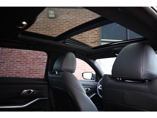 BMW 3 Serie Touring 330e xDrive M-Sport Dravit Pano HUD El-zetels Adp-demping Camera ActivLease financial lease