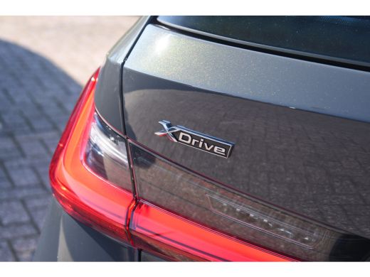 BMW 3 Serie Touring 330e xDrive M-Sport Dravit Pano HUD El-zetels Adp-demping Camera ActivLease financial lease