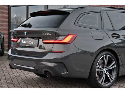 BMW 3 Serie Touring 330e xDrive M-Sport Dravit Pano HUD El-zetels Adp-demping Camera ActivLease financial lease