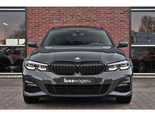 BMW 3 Serie Touring 330e xDrive M-Sport Dravit Pano HUD El-zetels Adp-demping Camera ActivLease financial lease