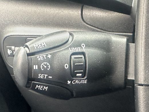 Citroën C3 1.2 PureTech S&S Shine | Achterbank in delen neerklapbaar | Achteruitrijcamera | Afwijkende dakkleur ActivLease financial lease