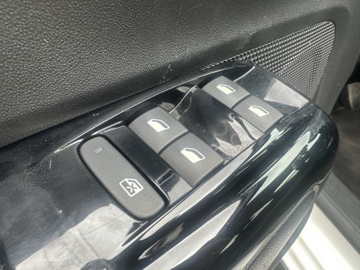 Citroën C3 1.2 PureTech S&S Shine | Achterbank in delen neerklapbaar | Achteruitrijcamera | Afwijkende dakkleur ActivLease financial lease