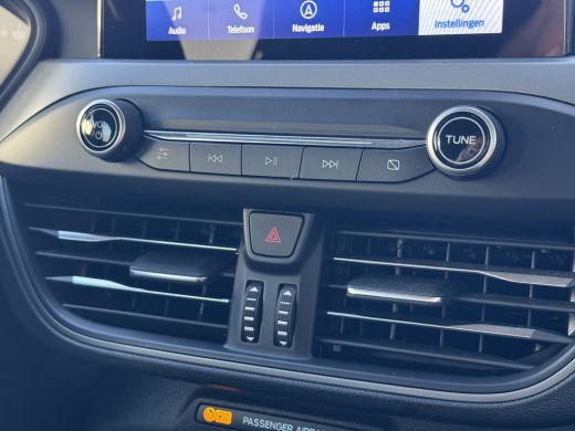 Ford Focus 1.0 Turbo EcoBoost 99pk | Apple CarPlay/Android Auto | Bluetooth telefoonvoorbereiding | Cruise c... ActivLease financial lease