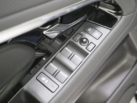 Land Rover Range Rover Evoque P300e AWD R-Dynamic S | Cold Climate | 20 Inch | Dodehoek Assistent | El. achterklep | Keyless Entry ActivLease financial lease