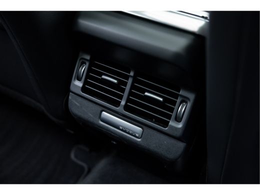 Land Rover Range Rover Evoque Land Rover P300e Nolita Edition AWD 20 Inch | Afn trekhaak | Glazen dak | Keyless-Go | Meridian |... ActivLease financial lease