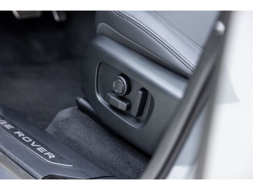 Land Rover Range Rover Evoque Land Rover P300e Nolita Edition AWD 20 Inch | Afn trekhaak | Glazen dak | Keyless-Go | Meridian |... ActivLease financial lease