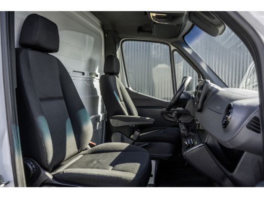 Mercedes Sprinter 314 CDI Bakwagen met laadklep | Mbux | Handgeschakeld | Euro 6 | Carplay | Climate | Camera ActivLease financial lease