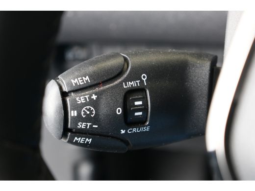 Peugeot 2008 1.2 PureTech 100 Allure | Navi | Camera | PDC V+A | LED koplampen | LMV 17" "| Cruise control | ActivLease financial lease