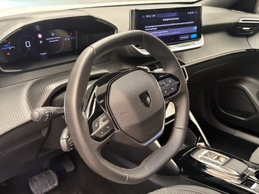Peugeot 2008 Peugeot 1.2 PureTech Allure Automaat | Camera | PDC V+A | Digitaal Display | Navigtie | Leder\Sto... ActivLease financial lease