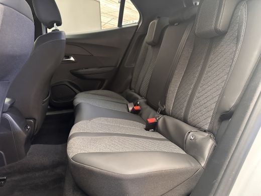 Peugeot 2008 Peugeot 1.2 PureTech Allure Automaat | Camera | PDC V+A | Digitaal Display | Navigtie | Leder\Sto... ActivLease financial lease