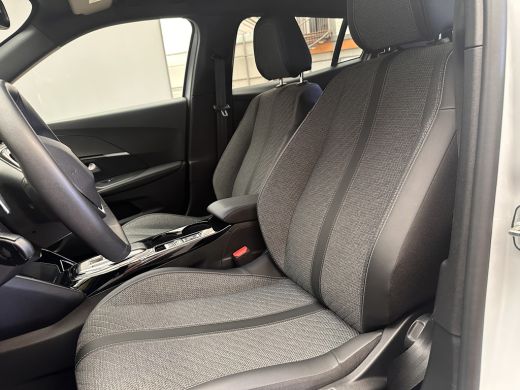 Peugeot 2008 Peugeot 1.2 PureTech Allure Automaat | Camera | PDC V+A | Digitaal Display | Navigtie | Leder\Sto... ActivLease financial lease