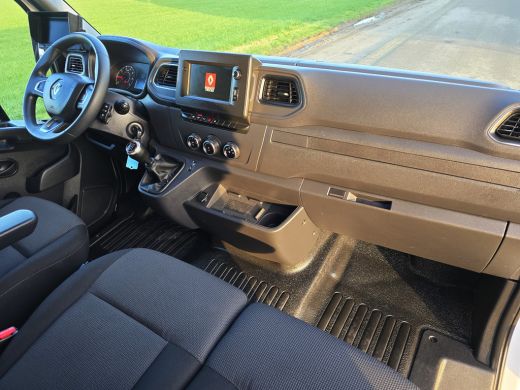 Renault Master T35 2.3 dCi LowLiner - 146 Pk - Euro 6 - Navi - Airco - Cruise Control ActivLease financial lease