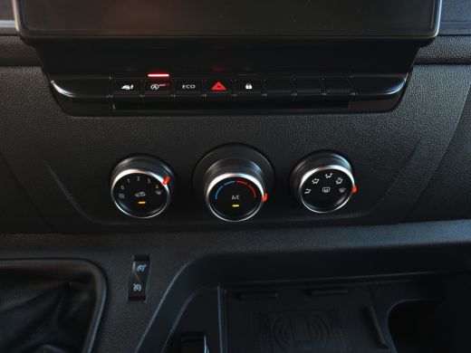 Renault Master T35 2.3 dCi LowLiner - 146 Pk - Euro 6 - Navi - Airco - Cruise Control ActivLease financial lease