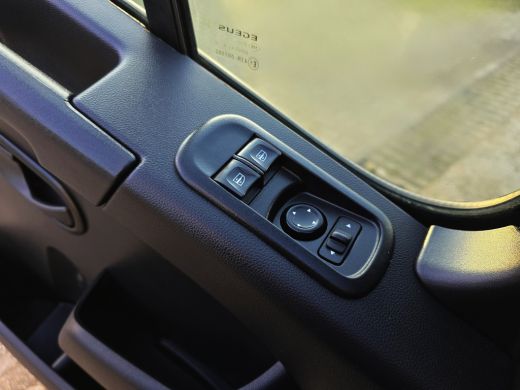 Renault Master T35 2.3 dCi LowLiner - 146 Pk - Euro 6 - Navi - Airco - Cruise Control ActivLease financial lease