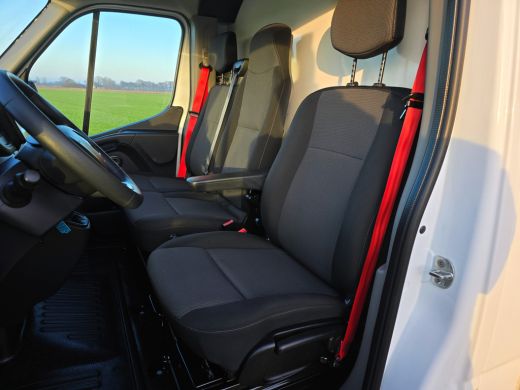 Renault Master T35 2.3 dCi LowLiner - 146 Pk - Euro 6 - Navi - Airco - Cruise Control ActivLease financial lease