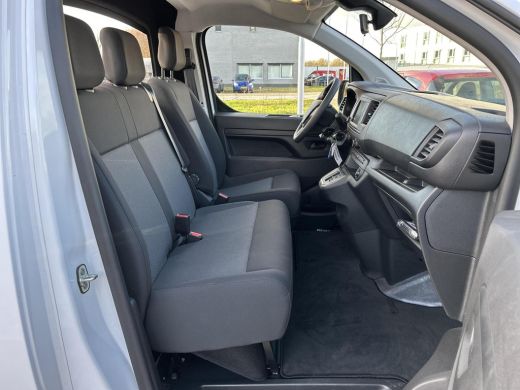 Toyota PROACE Electric Truck Extra Range Navigator 75 kWh | All-in prijs | Openlaadbak | Zwaailamp | Trekhaak | Navigatie | ActivLease financial lease