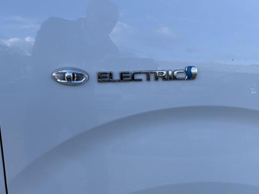 Toyota PROACE Electric Truck Extra Range Navigator 75 kWh | All-in prijs | Openlaadbak | Zwaailamp | Trekhaak | Navigatie | ActivLease financial lease