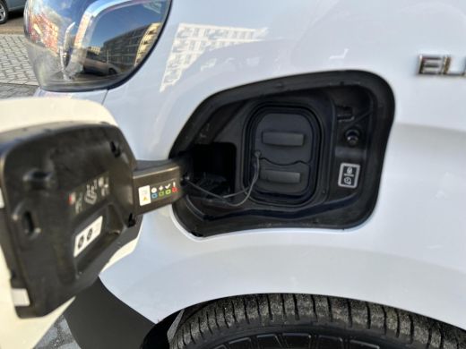 Toyota PROACE Electric Truck Extra Range Navigator 75 kWh | All-in prijs | Openlaadbak | Zwaailamp | Trekhaak | Navigatie | ActivLease financial lease